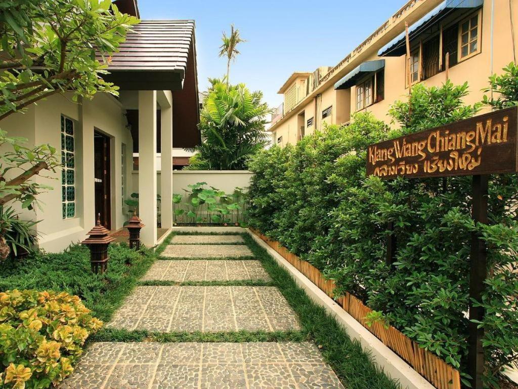 Baan Klang Wiang Hotel — Photos 1